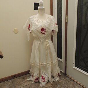 Vintage Cottagecore Prairie Dress White Lace Red Floral Embroidery XS S 70s